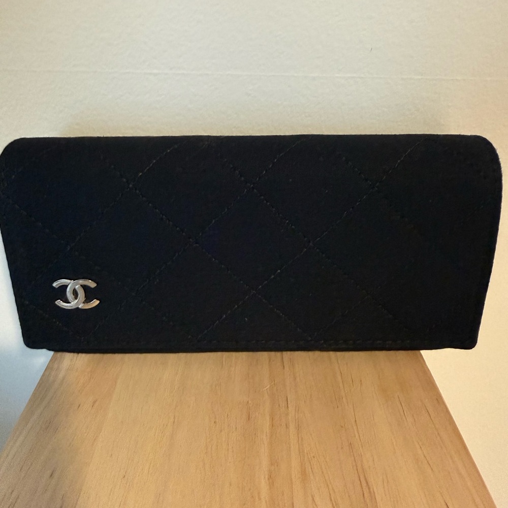 CHANEL Black Quilted Sunglasses Set - Picture 5 of 5